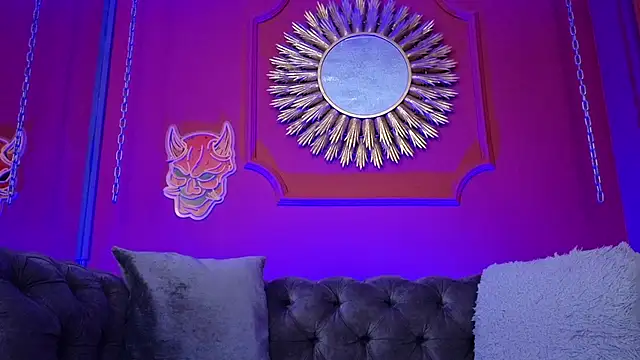 Julieta Russell online show from April 17, 12:18 pm