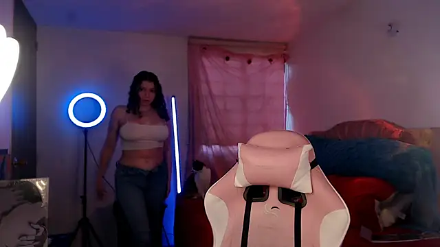 AllyDonfort online show from January 7, 9:29 pm