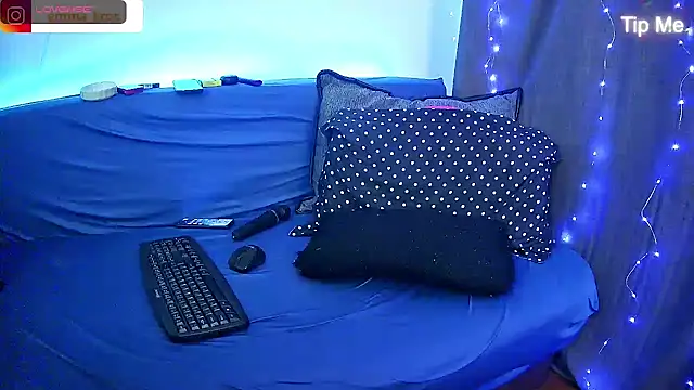 EmmaKrosss online show from April 19, 7:19 am