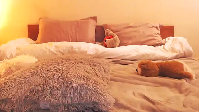 LovelyAndraGirl online show from February 11, 4:30 pm