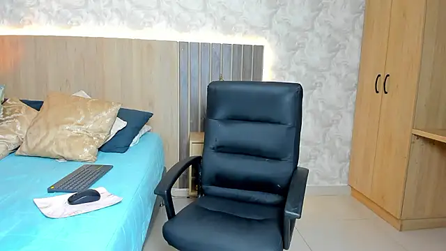 rebeca cortez  online show from March 25, 7:50 pm