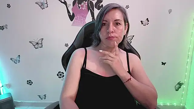 Lady breaks hearts online show from March 9, 12:41 pm