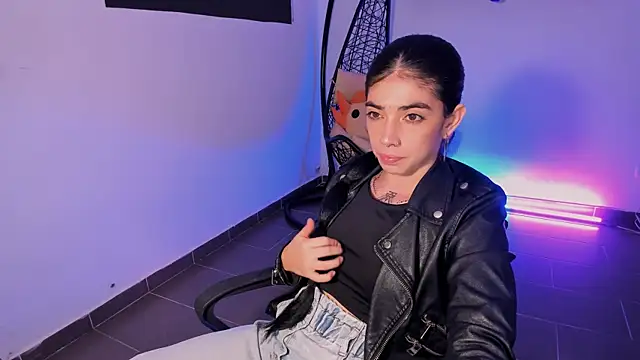 Nina-monroe online show from February 5, 11:30 pm