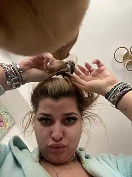 AllysonK online show from April 8, 11:23 am