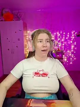 D0nna  online show from April 19, 6:10 pm