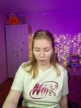 D0nna  online show from April 1, 9:45 pm