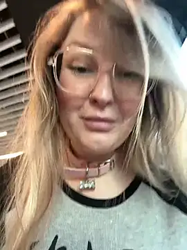 Teya moon  online show from March 12, 2:31 pm