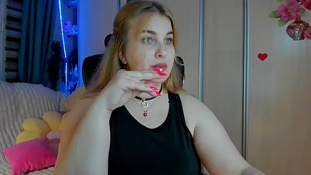 CoraSwon online show from March 30, 5:34 pm