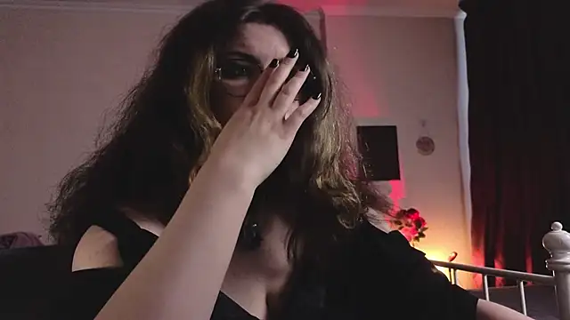 Laura Karamazov online show from February 10, 11:02 am