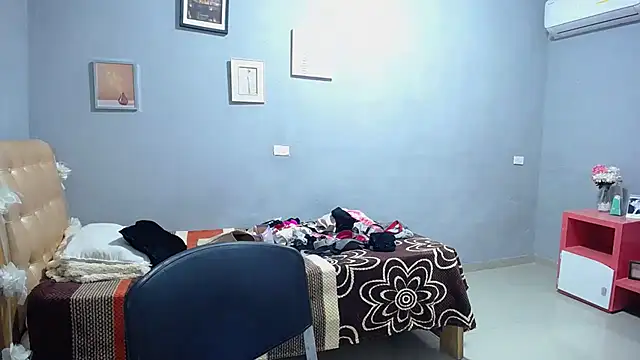 KatrinaQueen1 online show from February 12, 1:51 am