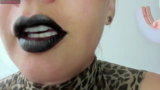 queen fetish online show from April 9, 2:44 pm