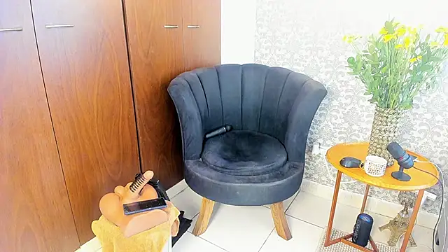 mabelsaravia online show from April 15, 7:58 pm