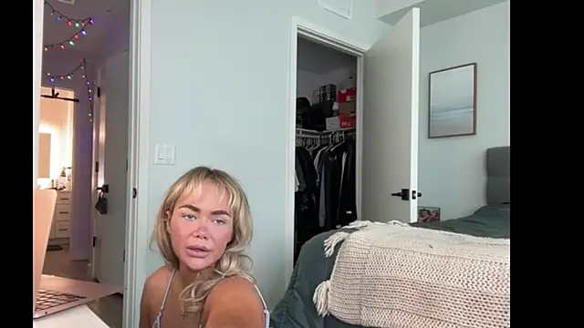 ElenaErickson online show from July 8, 8:33 pm