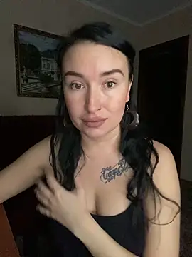 Roxana Bell online show from March 10, 8:02 pm