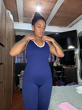 ladyrd1 online show from April 22, 4:26 pm