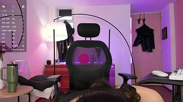 ariana fitl  online show from March 31, 1:44 pm