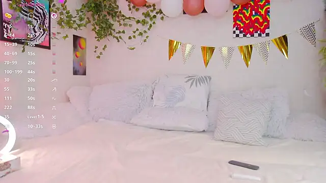 Kate  wow online show from February 19, 7:57 pm