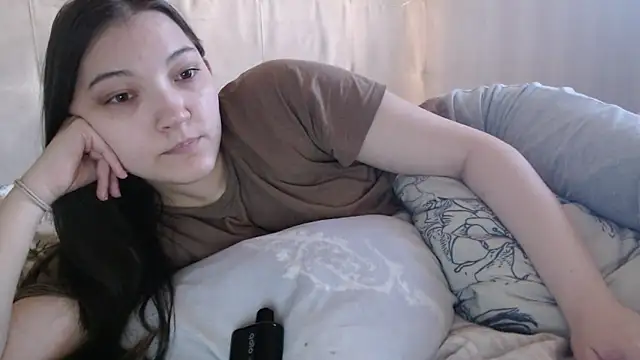 AlisaDevis online show from April 5, 1:10 pm