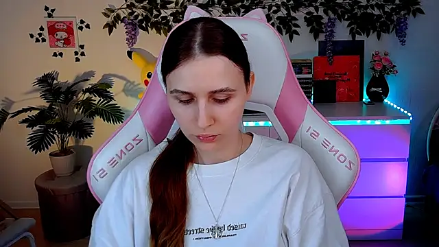 AliceCharmy online show from April 15, 2:39 pm