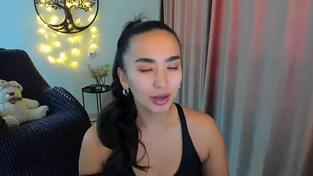 worldofkim online show from February 13, 11:45 am