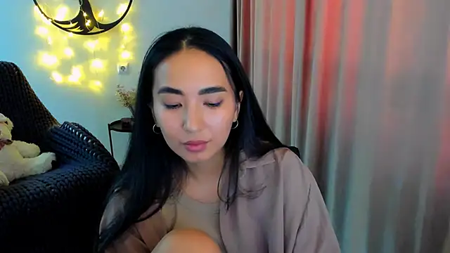 worldofkim online show from February 7, 10:41 am