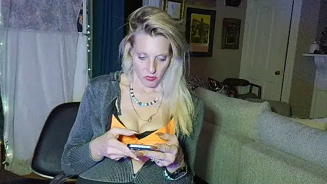 Glamazonx online show from April 14, 2:00 am