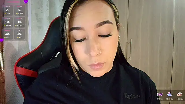 leahtemptation3 online show from April 12, 9:28 pm