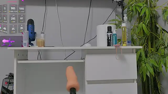 luckyalice  online show from October 10, 7:19 pm