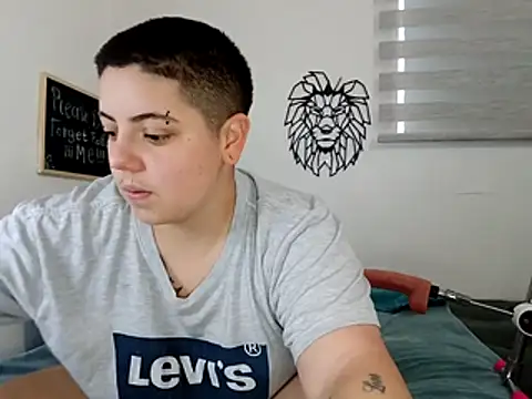 aron lettone01 online show from October 24, 10:28 pm