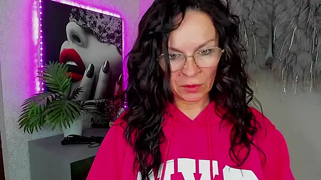 HelenLuxx online show from April 24, 3:26 pm