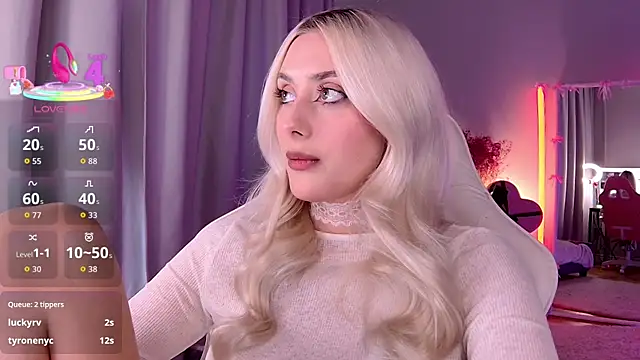 LoryWood online show from April 17, 2:52 pm