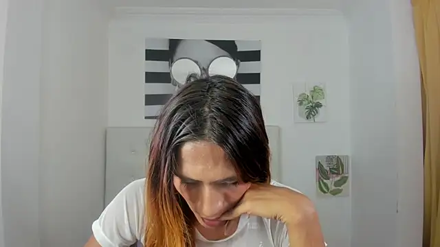 Brisahott online show from December 19, 7:50 pm