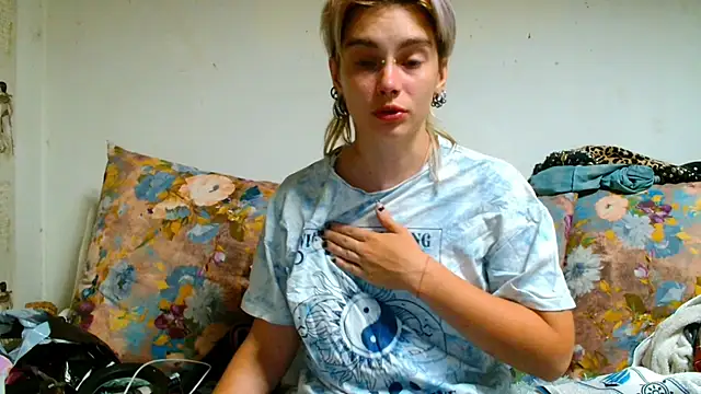 Sophie Bell online show from July 4, 11:00 pm