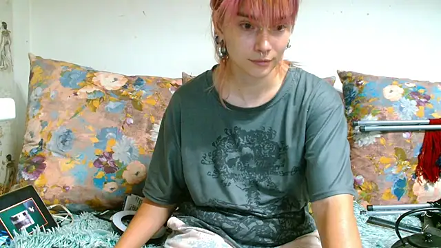Sophie Bell online show from July 13, 5:57 pm