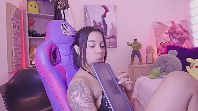 madelyn rose  online show from April 15, 7:58 pm