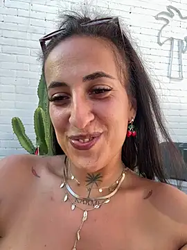 CarolaDrago online show from July 14, 4:44 pm