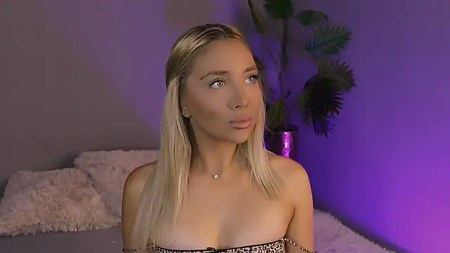 Jessielle online show from July 7, 7:23 am
