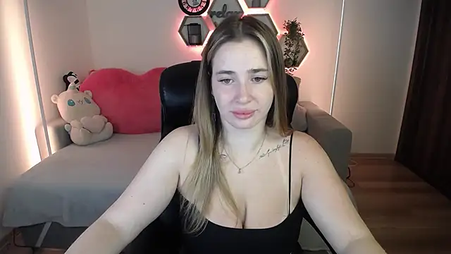 SabrinViolet online show from July 17, 8:08 am
