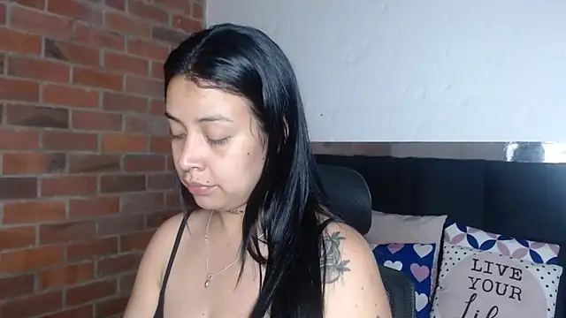 salome  hills1 online show from April 13, 8:20 pm