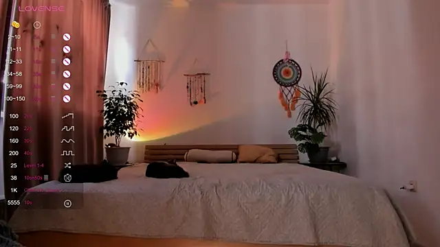 alisahug online show from August 5, 7:15 am