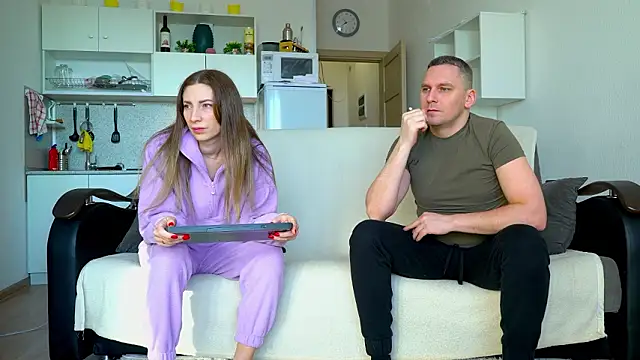 littlesweettifany online show from February 18, 10:25 am