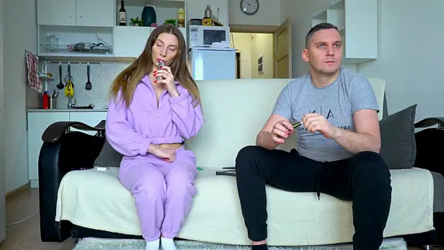 littlesweettifany online show from February 20, 11:12 am