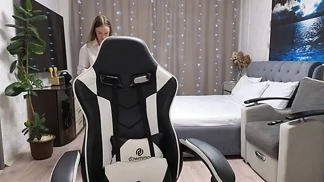 Strip-Lady online show from February 20, 1:34 pm