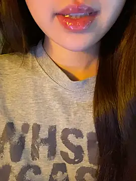 minmin2kk5 online show from April 19, 3:45 pm