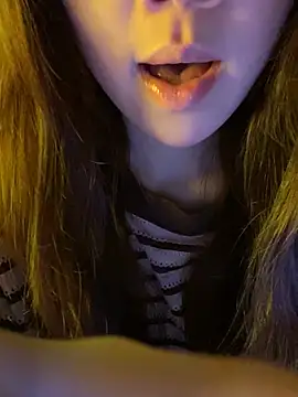 minmin2kk5 online show from March 7, 3:41 pm