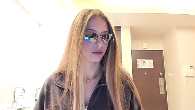 BARBIE 22888 online show from March 29, 7:02 pm