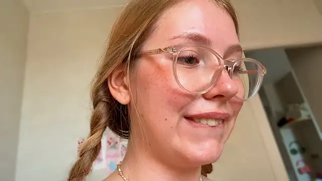 HoneyAudrey online show from August 10, 3:32 am