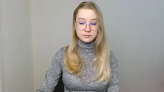 cindi hot online show from April 10, 9:15 am