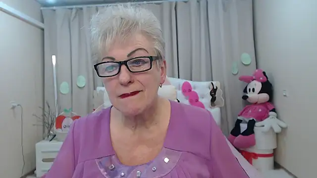 KayleSmoll online show from April 1, 6:49 pm