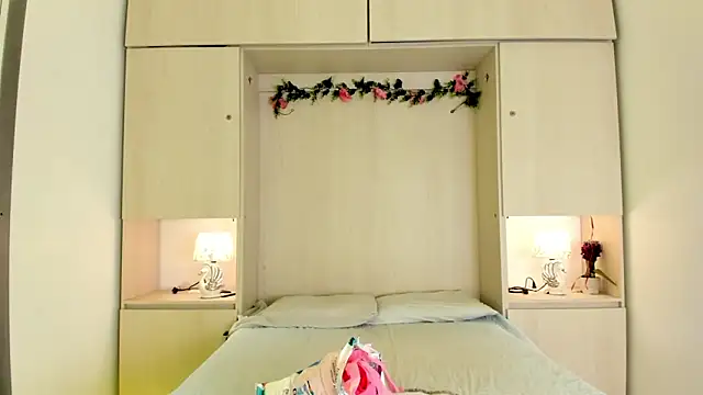 KendallRosse1 online show from April 17, 11:56 am